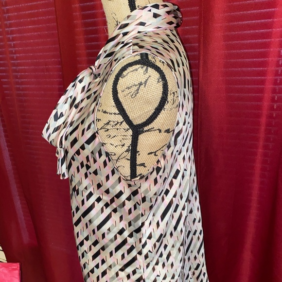 💕 Sleeveless Multi Career Wear Blouse 💕 - Picture 2 of 4